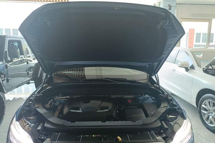Used Volvo XC60 2018 T5 4x4 Zhiya Sport Edition Engine Bay