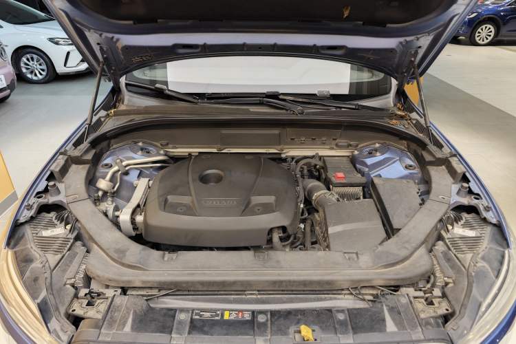 Used Volvo XC60 2018 T5 4x4 Smart & Sporty Edition Engine Bay