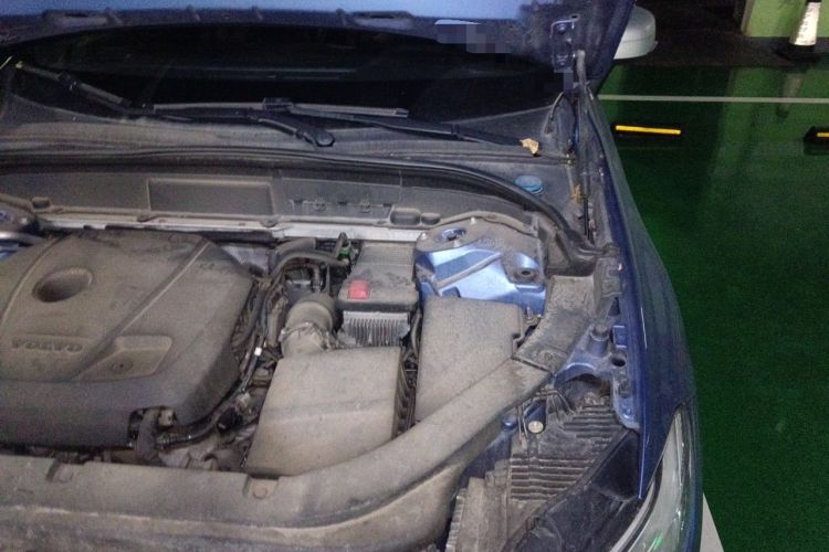 Used Volvo XC60 2018 T5 4x4 Zhiya Sport Edition Engine Bay Left