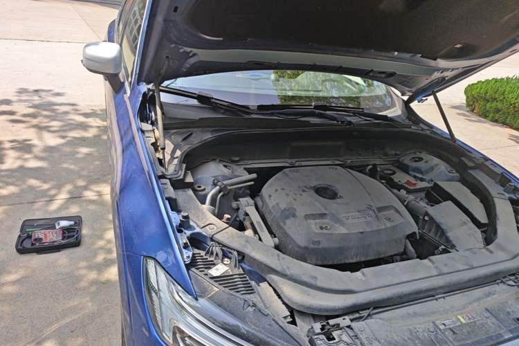 Used Volvo XC60 2018 T5 4x4 Zhiya Sport Edition Engine Bay Right
