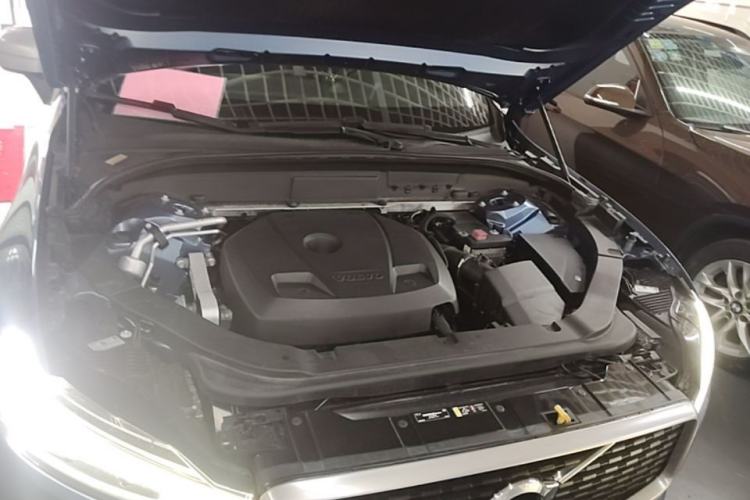 Used Volvo XC60 2018 T5 4x4 Zhiya Sport Edition Engine Bay