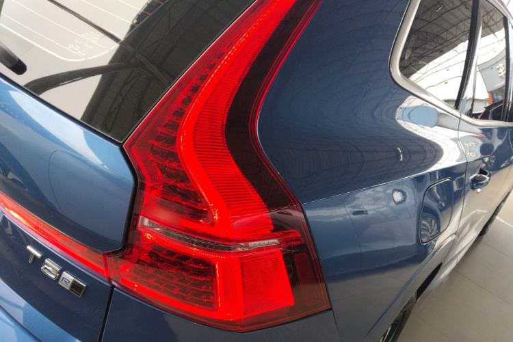 Used Volvo XC60 2018 T5 4x4 Smart & Sporty Edition Exterior 3