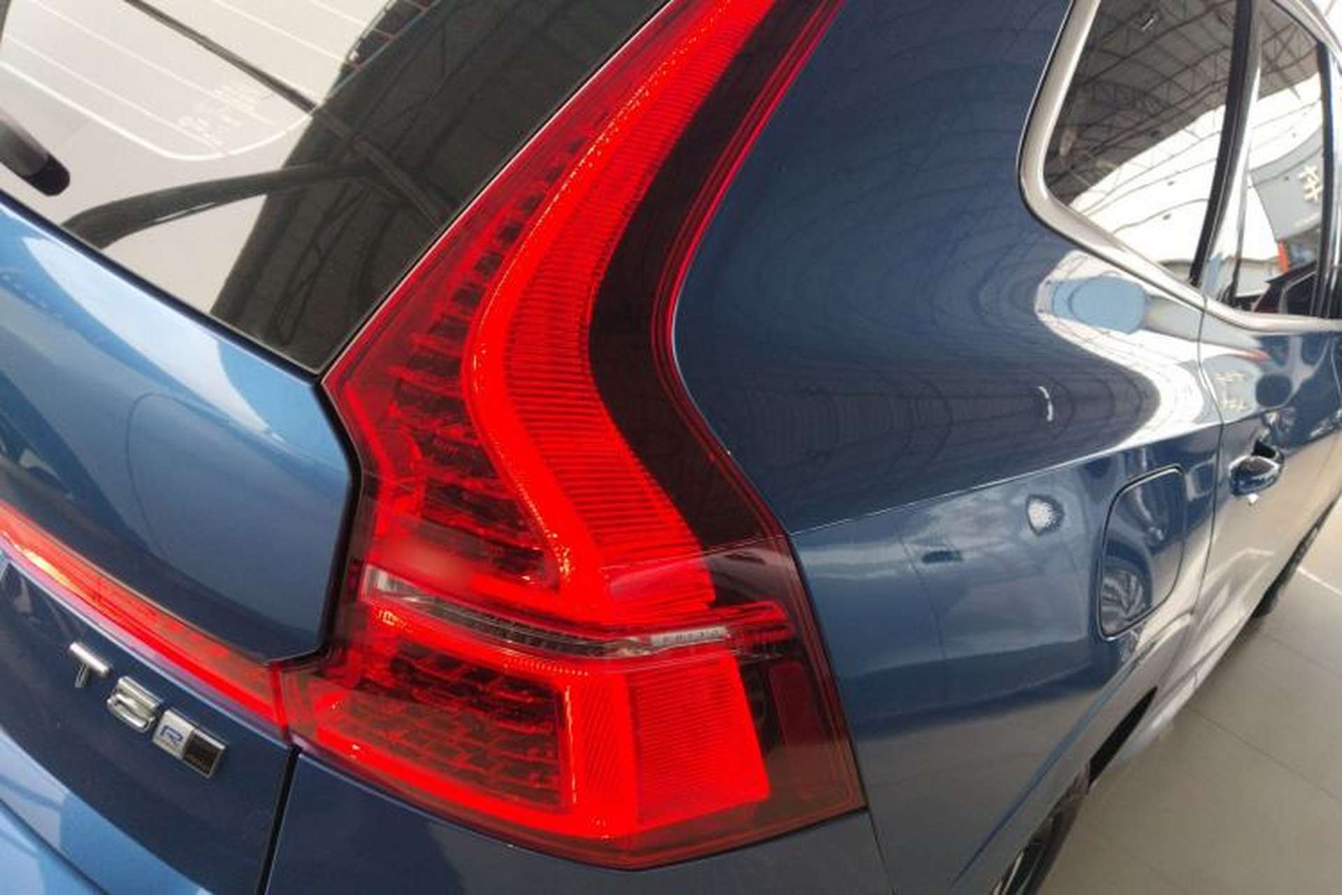 Used Volvo XC60 2018 T5 4x4 Smart & Sporty Edition Exterior 3