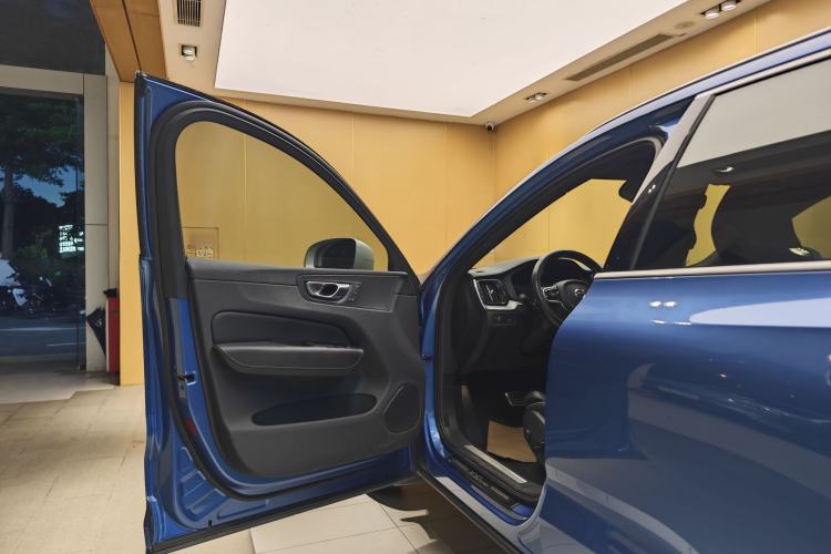 Used Volvo XC60 2018 T5 4x4 Smart & Sporty Edition Exterior 5