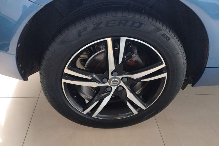 Used Volvo XC60 2018 T5 4x4 Smart & Sporty Edition Exterior 5