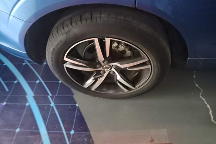Used Volvo XC60 2018 T5 4x4 Zhiya Sport Edition Exterior 5