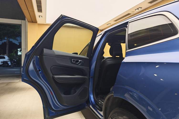 Used Volvo XC60 2018 T5 4x4 Smart & Sporty Edition Exterior 7