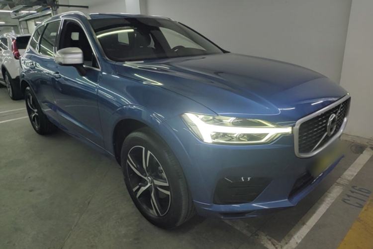 Used Volvo XC60 2018 T5 4x4 Smart & Sporty Edition Front Right 45 Deg