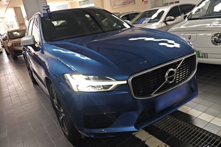 Used Volvo XC60 2018 T5 4x4 Smart & Sporty Edition Front Right 45 Deg