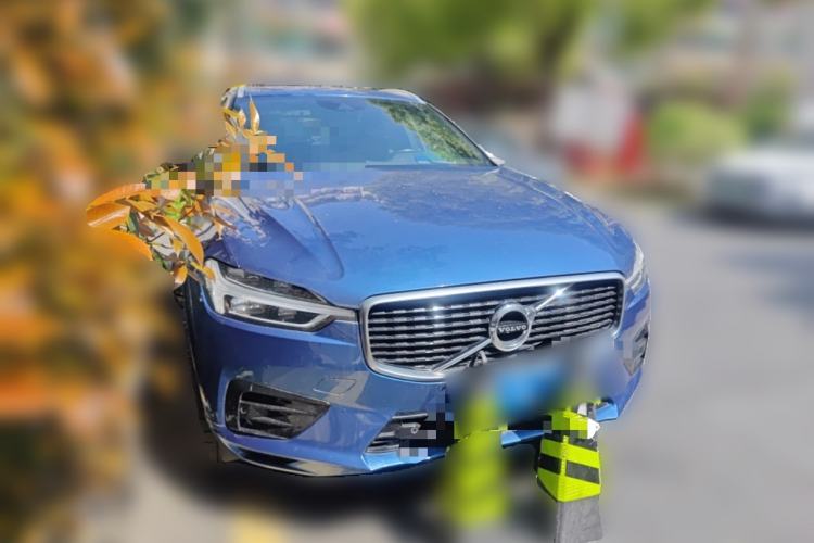 Used Volvo XC60 2018 T5 4x4 Smart & Sporty Edition Front Right 45 Deg