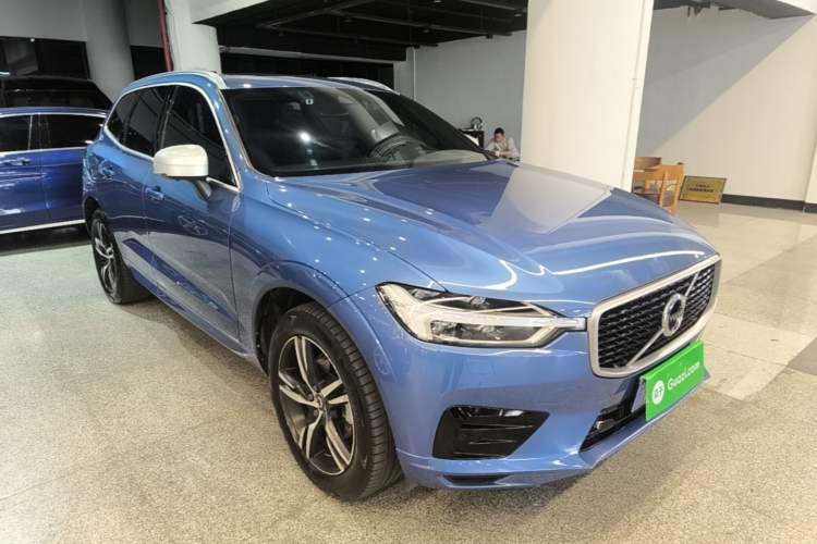 Used Volvo XC60 2018 T5 4x4 Zhiya Sport Edition Front Right 45 Deg
