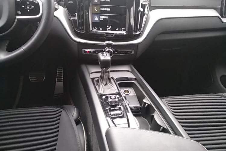 Used Volvo XC60 2018 T5 4x4 Zhiya Sport Edition Gear Lever