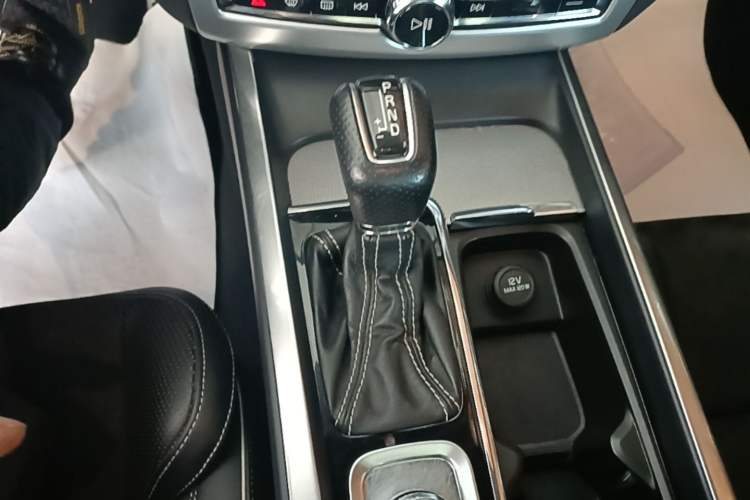 Used Volvo XC60 2018 T5 4x4 Zhiya Sport Edition Gear Lever
