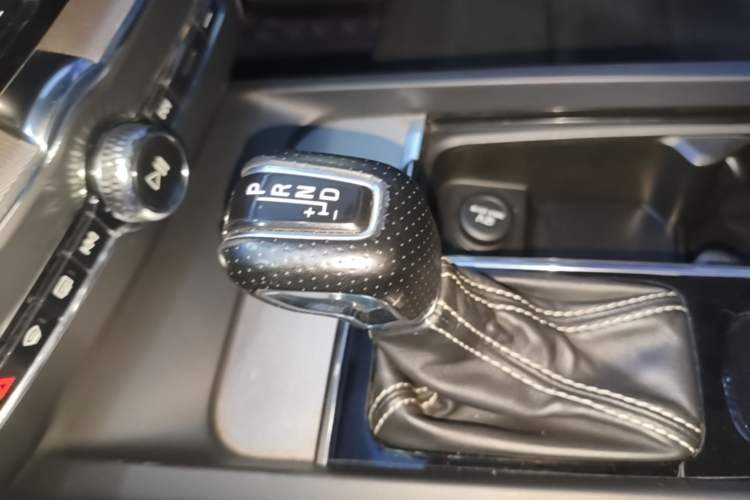 Used Volvo XC60 2018 T5 4x4 Zhiya Sport Edition Gear Lever