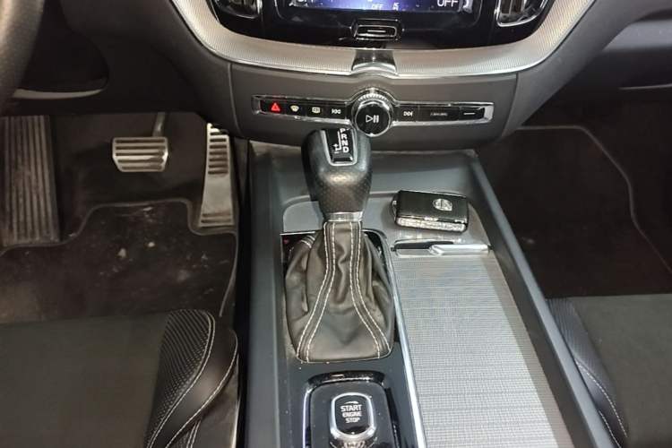 Used Volvo XC60 2018 T5 4x4 Smart & Sporty Edition Gear Lever