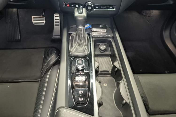 Used Volvo XC60 2018 T5 4x4 Zhiya Sport Edition Gear Lever