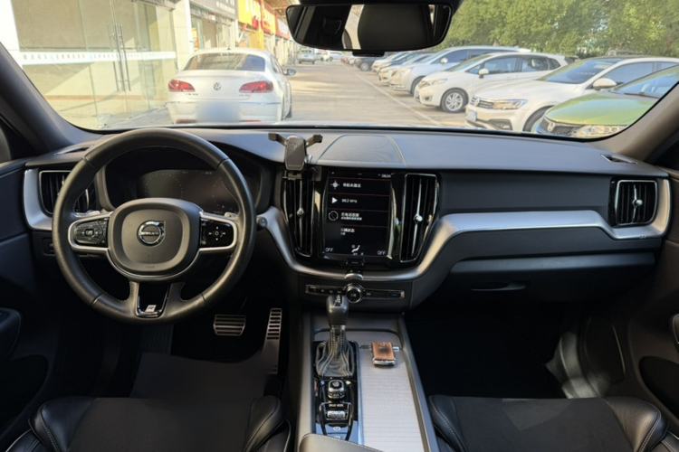 Used Volvo XC60 2018 T5 4x4 Smart & Sporty Edition Interior 1