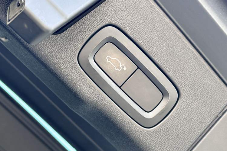 Used Volvo XC60 2018 T5 4x4 Smart & Sporty Edition Interior 10