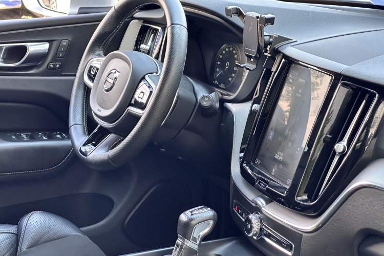 Used Volvo XC60 2018 T5 4x4 Smart & Sporty Edition Interior 12