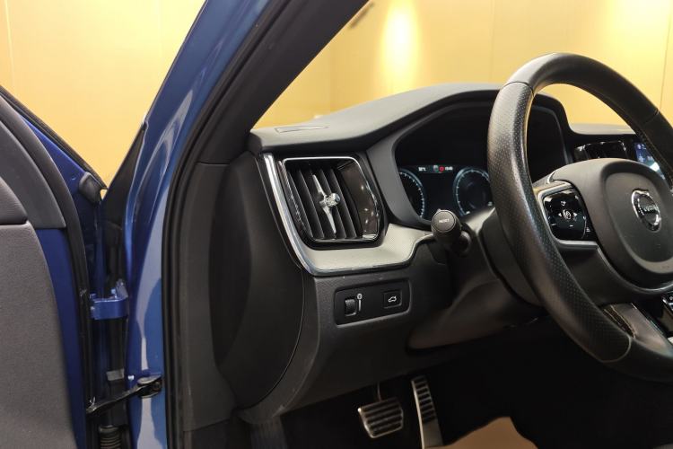 Used Volvo XC60 2018 T5 4x4 Smart & Sporty Edition Interior 2