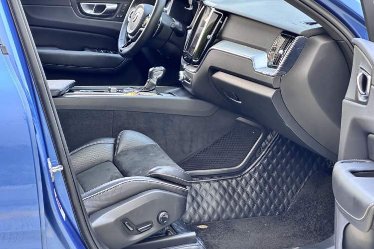 Used Volvo XC60 2018 T5 4x4 Smart & Sporty Edition Interior 2