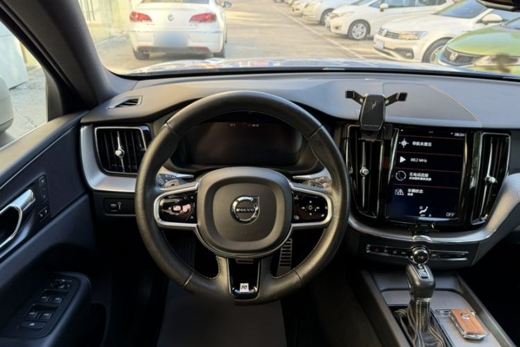 Used Volvo XC60 2018 T5 4x4 Smart & Sporty Edition Interior 2