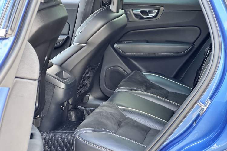 Used Volvo XC60 2018 T5 4x4 Smart & Sporty Edition Interior 3