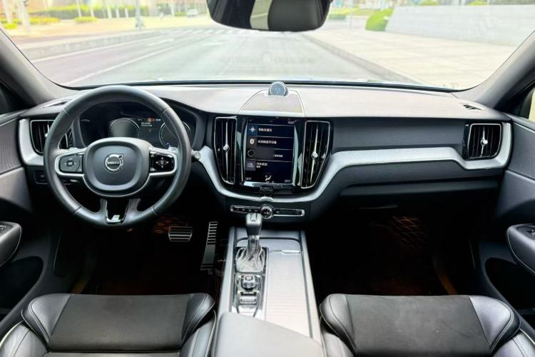 Used Volvo XC60 2018 T5 4x4 Smart & Sporty Edition Interior 3