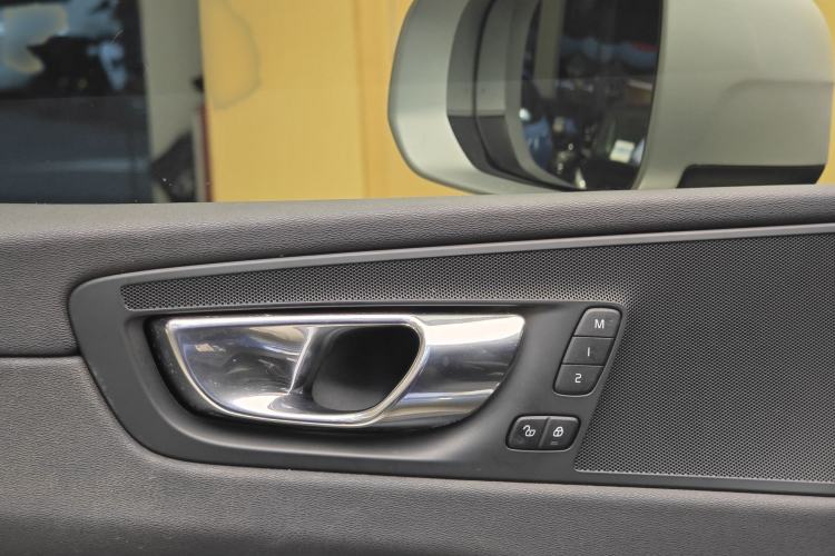 Used Volvo XC60 2018 T5 4x4 Smart & Sporty Edition Interior 4