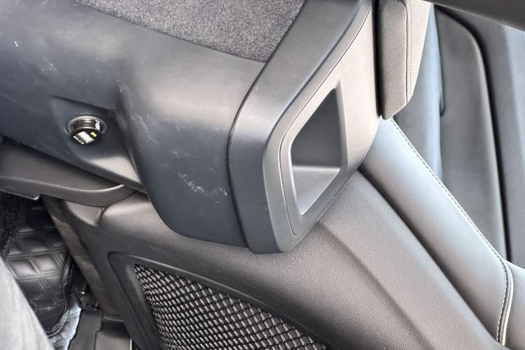 Used Volvo XC60 2018 T5 4x4 Smart & Sporty Edition Interior 4