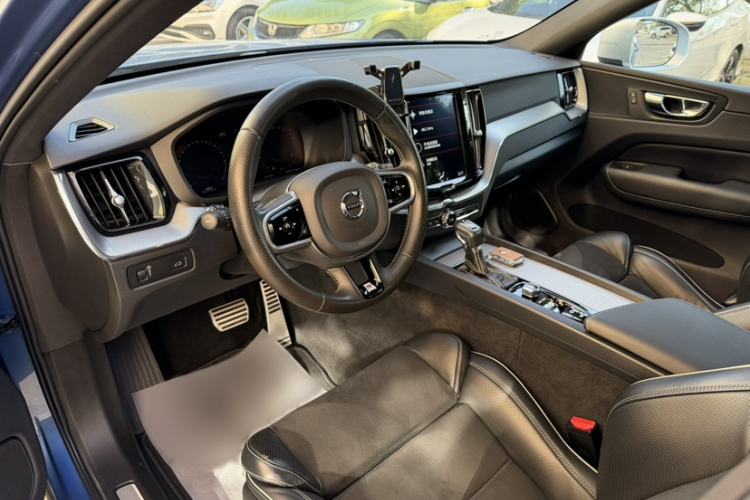 Used Volvo XC60 2018 T5 4x4 Smart & Sporty Edition Interior 4