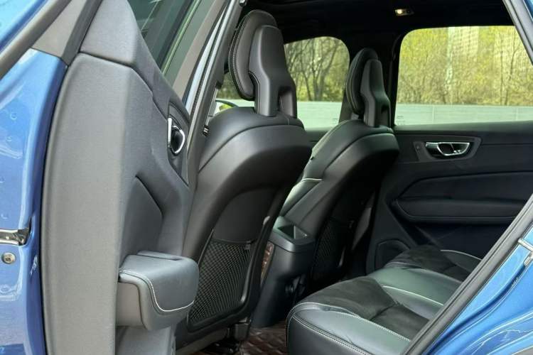 Used Volvo XC60 2018 T5 4x4 Smart & Sporty Edition Interior 4