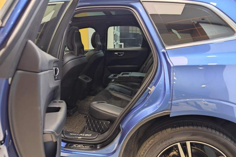 Used Volvo XC60 2018 T5 4x4 Smart & Sporty Edition Interior 6