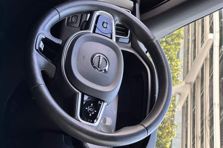 Used Volvo XC60 2018 T5 4x4 Smart & Sporty Edition Interior 9