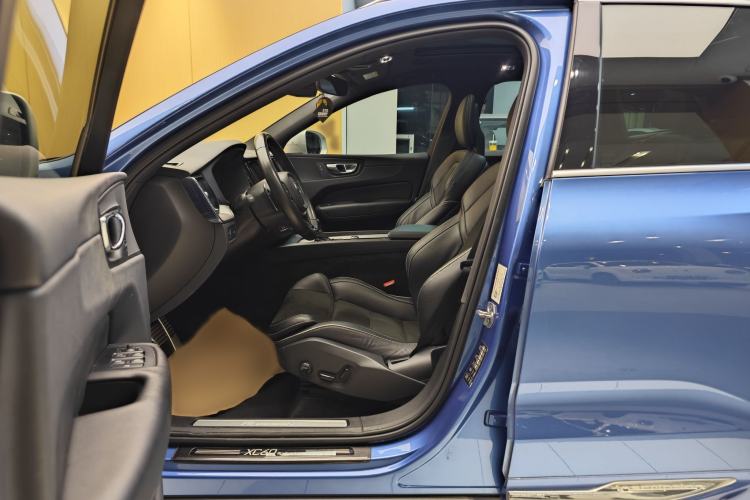 Used Volvo XC60 2018 T5 4x4 Smart & Sporty Edition Left Front Seat