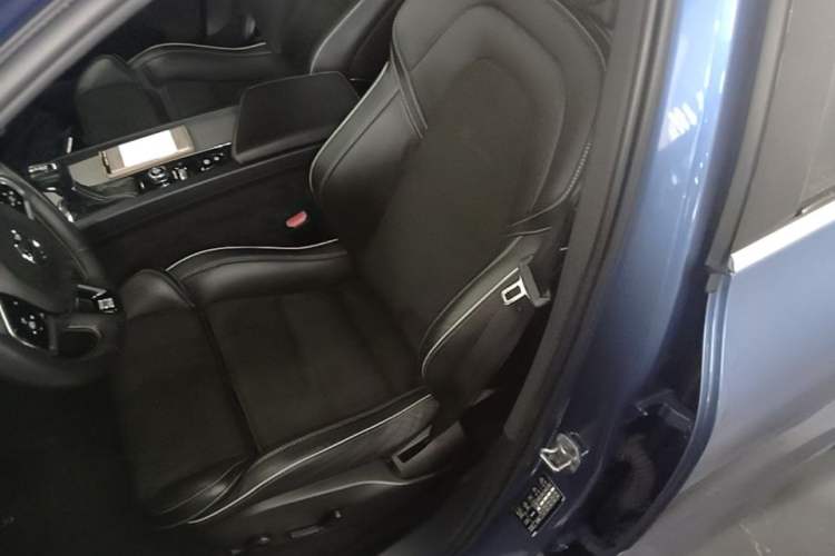Used Volvo XC60 2018 T5 4x4 Zhiya Sport Edition Left Front Seat