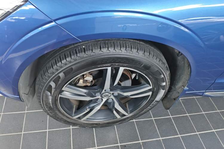 Used Volvo XC60 2018 T5 4x4 Smart & Sporty Edition Left Front Wheel Hub