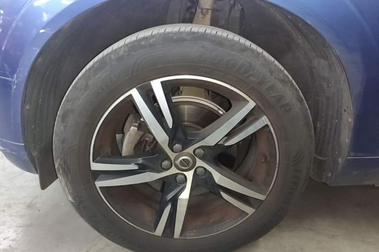 Used Volvo XC60 2018 T5 4x4 Smart & Sporty Edition Left Front Wheel Hub