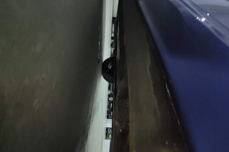 Used Volvo XC60 2018 T5 4x4 Smart & Sporty Edition Left Side Sill