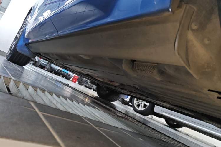 Used Volvo XC60 2018 T5 4x4 Smart & Sporty Edition Left Side Sill