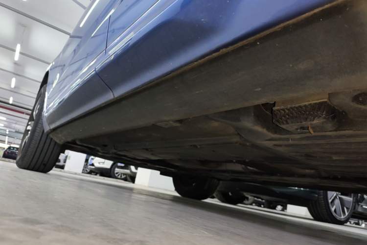 Used Volvo XC60 2018 T5 4x4 Smart & Sporty Edition Left Side Sill