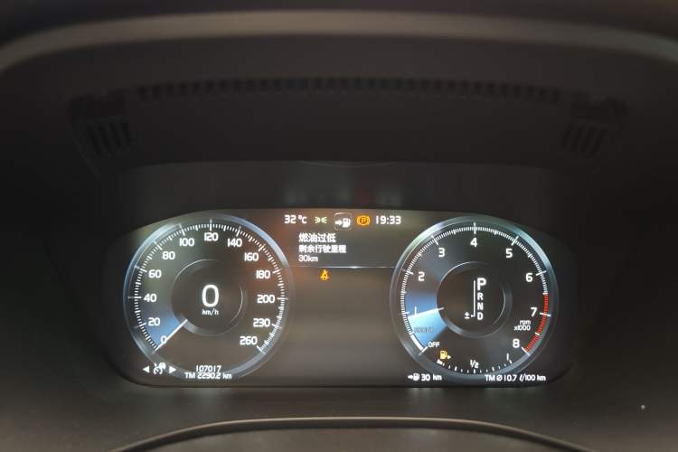 Used Volvo XC60 2018 T5 4x4 Smart & Sporty Edition Odometer Close Up