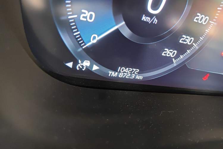 Used Volvo XC60 2018 T5 4x4 Smart & Sporty Edition Odometer Close Up