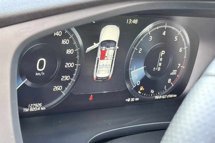 Used Volvo XC60 2018 T5 4x4 Smart & Sporty Edition Odometer Close Up