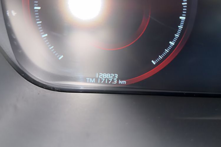 Used Volvo XC60 2018 T5 4x4 Smart & Sporty Edition Odometer Close Up