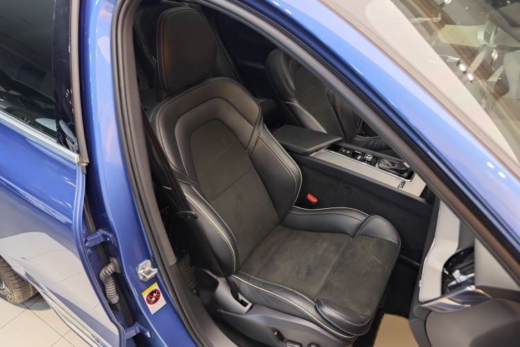 Used Volvo XC60 2018 T5 4x4 Smart & Sporty Edition Right Front Seat