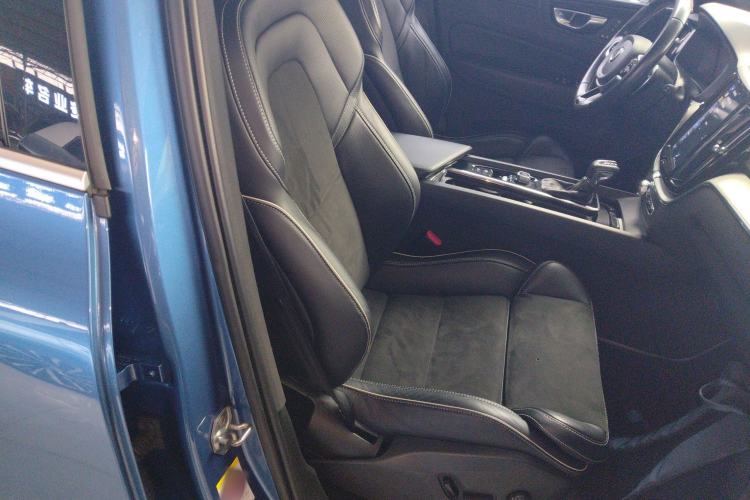 Used Volvo XC60 2018 T5 4x4 Smart & Sporty Edition Right Front Seat
