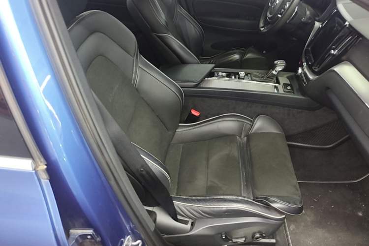 Used Volvo XC60 2018 T5 4x4 Smart & Sporty Edition Right Front Seat