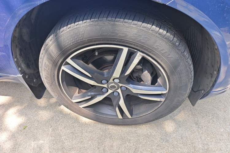 Used Volvo XC60 2018 T5 4x4 Zhiya Sport Edition Right Front Wheel Hub