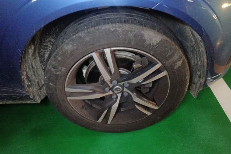 Used Volvo XC60 2018 T5 4x4 Zhiya Sport Edition Right Front Wheel Hub